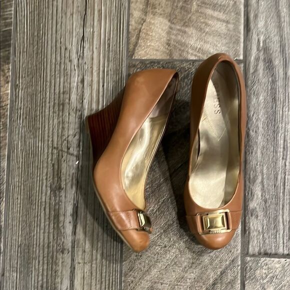Vintage Guess Tan leather Wedges with Chic Style - Picture 1 of 5